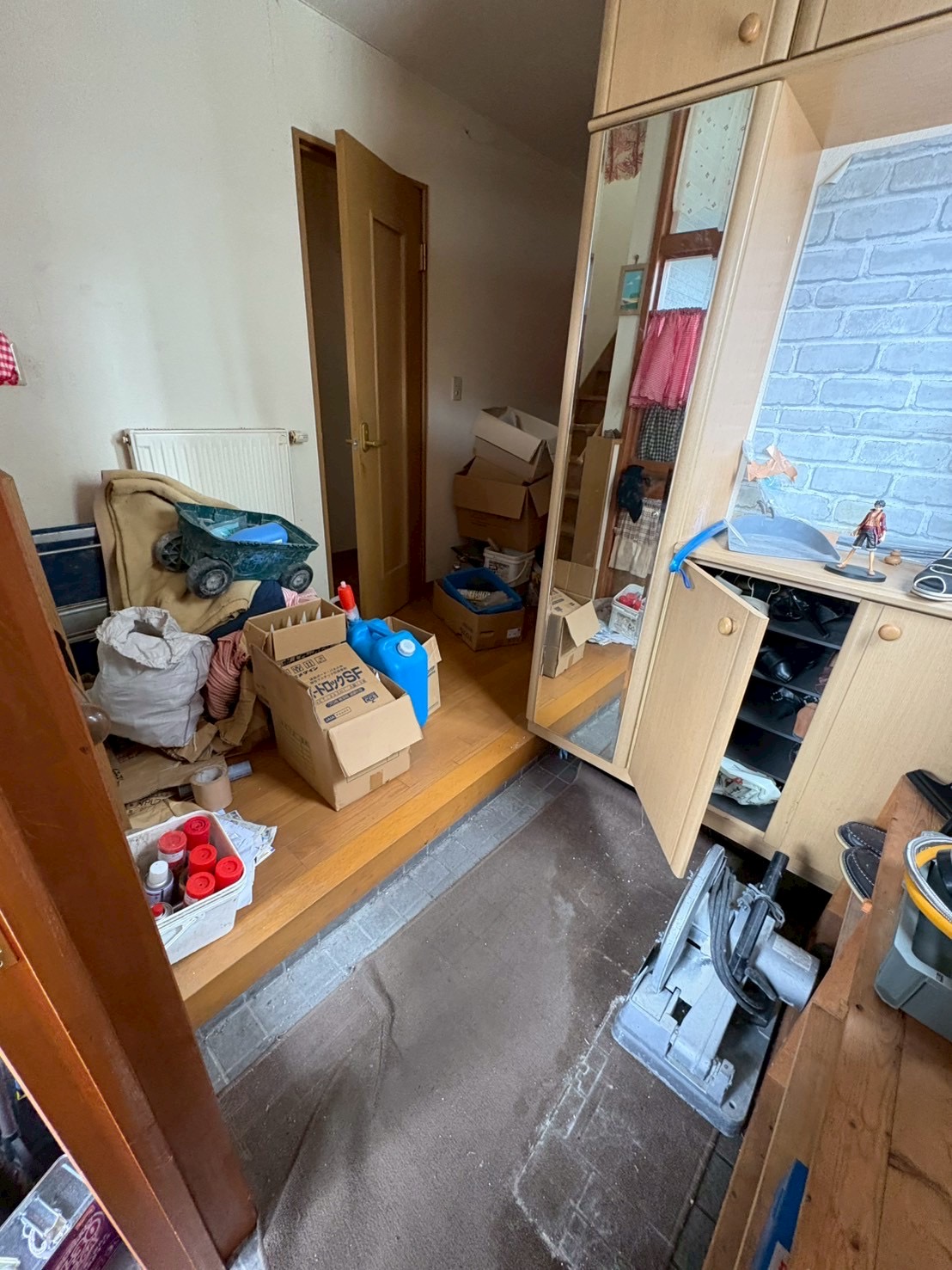 札幌市東区の玄関の不用品回収前