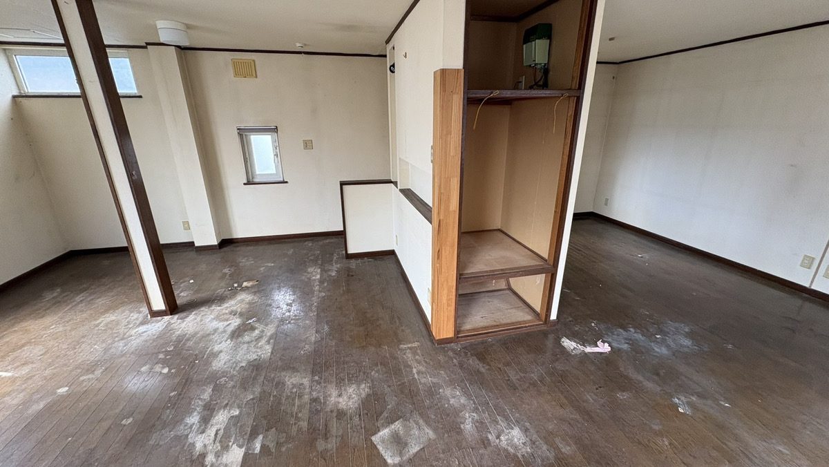 札幌市西区の戸建て2階、片付け後。物をすべて運び出し清掃したアフター写真