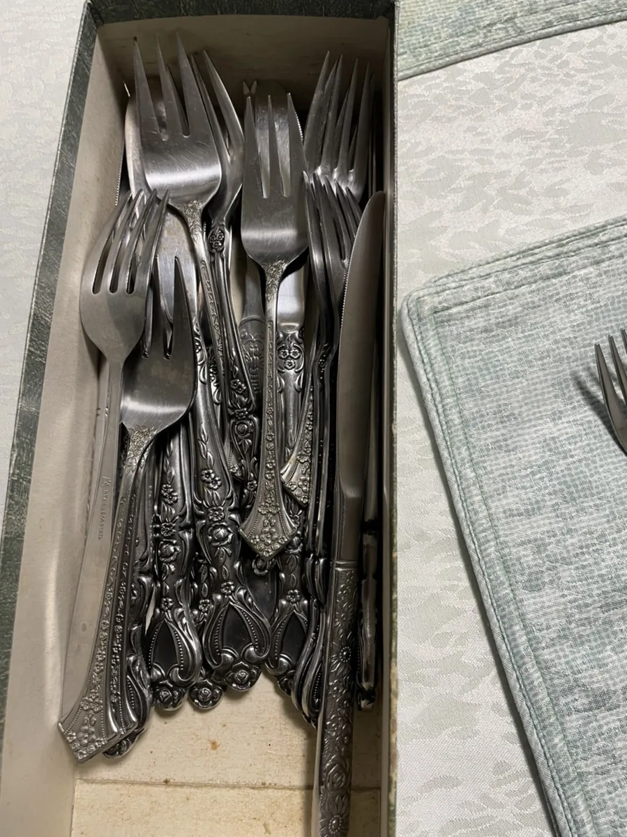 札幌の遺品買取事例 - 銀食器やカトラリーセット - 便利屋アスタート