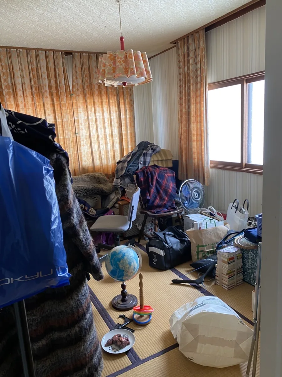 札幌市厚別区の寝室の不用品回収前（事例2）