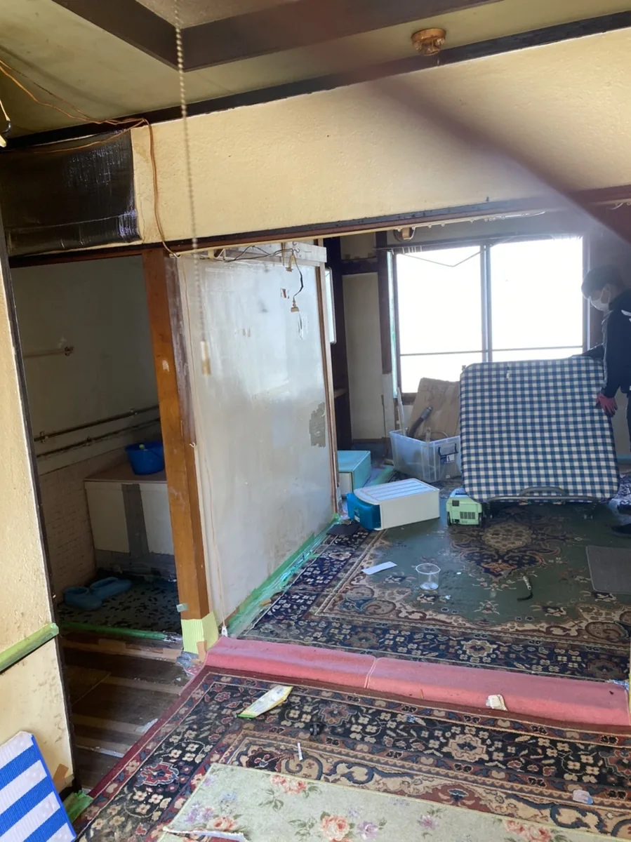 札幌市中央区2LDKのクローゼットの不用品回収前の様子