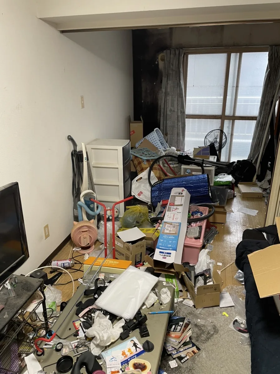札幌市中央区3LDKマンションのキッチン周辺の不用品回収前の様子