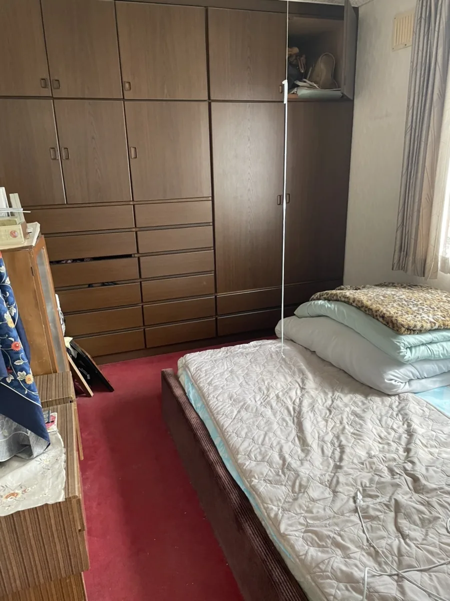 札幌市東区3LDKマンションの寝室タンスの不用品回収前の様子
