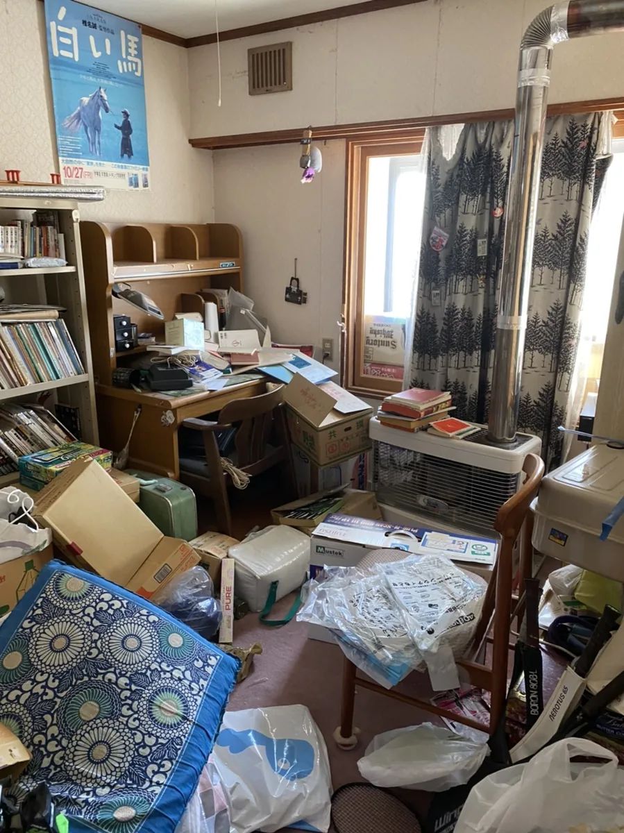 札幌市西区2LDKの寝室の不用品回収前の様子